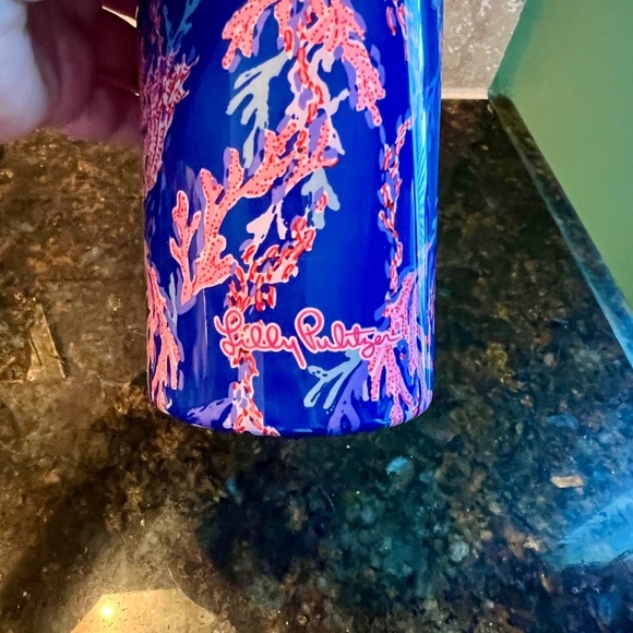 NEW Lilly Pulitzer 17 oz Slim Insulated Tumbler Borealis Blue Swim on Over - Picture 3 of 3